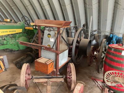 1910 Interanational-Harvester Famous Engine
