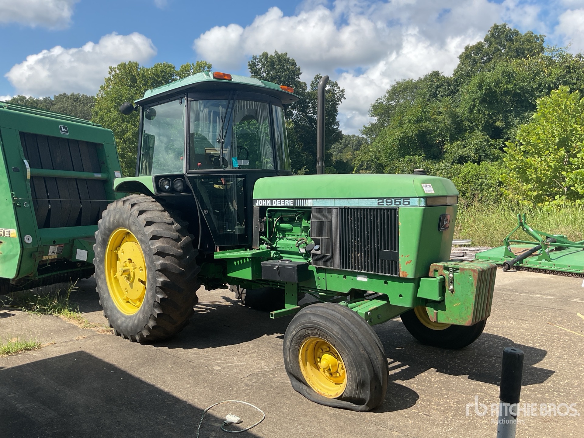 1992 John Deere 2955 2WD Tractor
