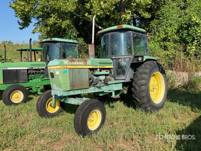 1974 John Deere 4230 2WD Tractor Agrícola