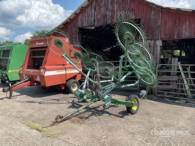 John Deere 702 Hay Rake