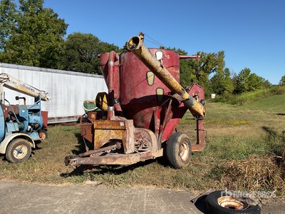 New Holland 353 Feed Grinder Mixer
