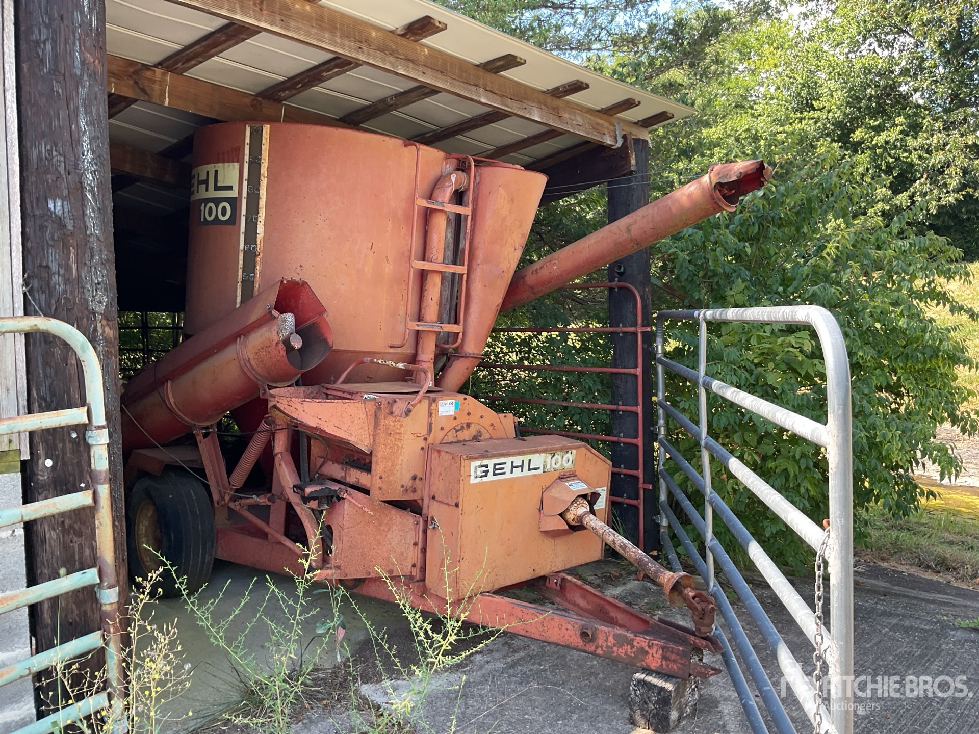 Gehl 100 Feed Grinder Mixer