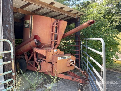 Gehl 100 Feed Grinder Mixer
