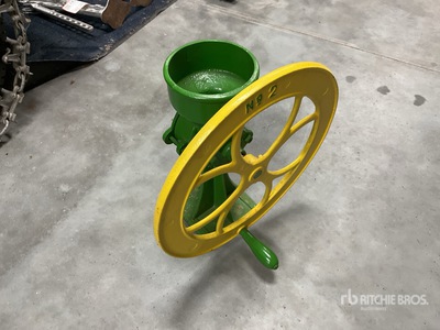 John Deere Hand Mill Antiguedades