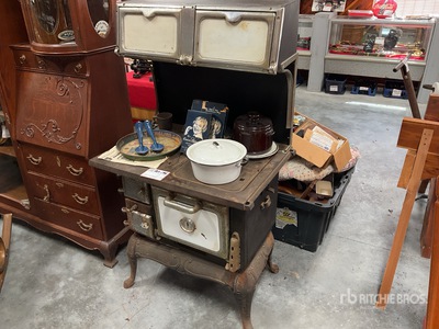 Montgomery Ward Wood Fired Stove w/ Pots & Pans Antiguedades