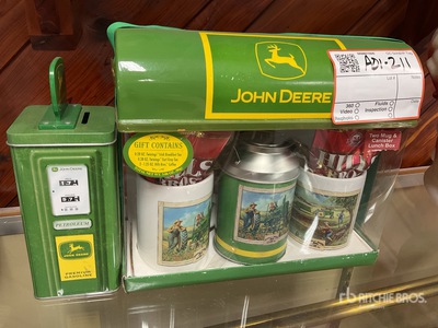 Quantity of (2) John Deere Gift Box Antiguedades