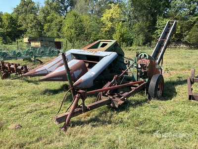 Avco Maiserntemaschine