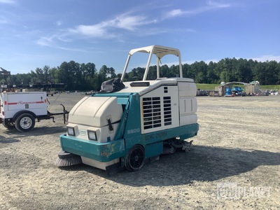 Tennant 8200 Floor Sweeper