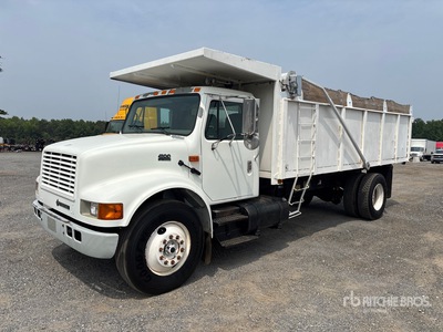2001 International 4900 4x2 S/A Dump Truck