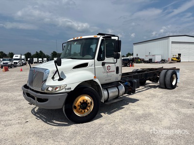 2016 International 4300 4x2 Cabine et châssis