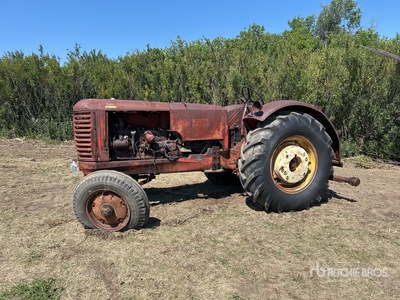 Massey-Harris 2WD Wide Front Tracteur de collection