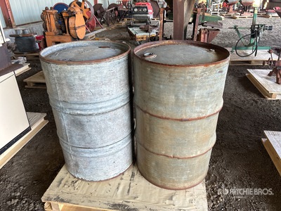 Quantity of (2) Metal Barrels Varios otros