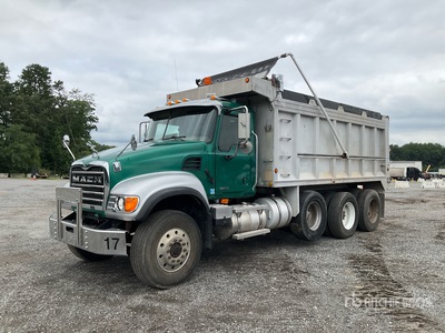 2003 Mack CV713 6x4 Camion à benne basculante Tri/E