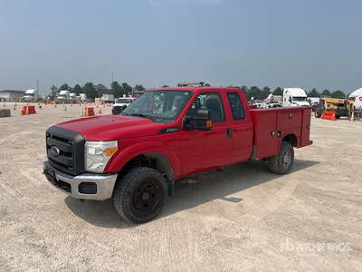 2015 Ford F-250 XL 4x4 Extended Cab Utility Truck