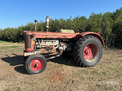 Massey-Harris 97 2WD Wide Front Tracteur de collection