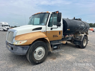 2002 International 4300 2000 gal 4x2 Autocarro per acqua