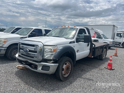 2015 Ford F-550 XL 4x2 Platte vrachtwagen (Inoperable)