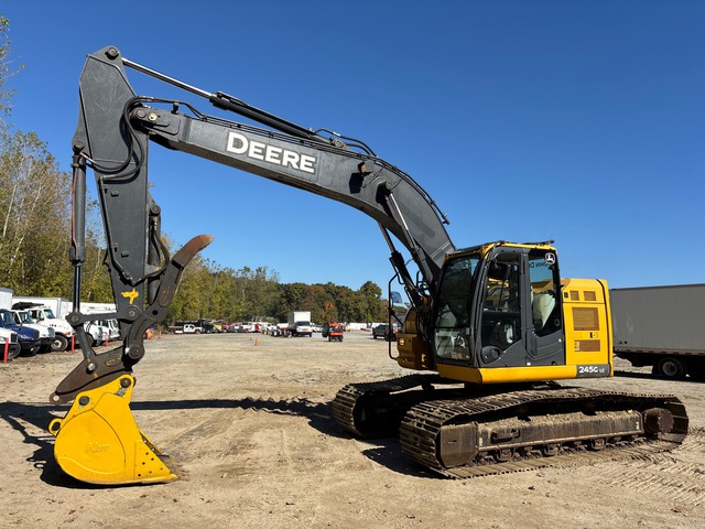 2018 John Deere 245G