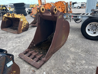 Cat 36 in Digging دلو حفارة