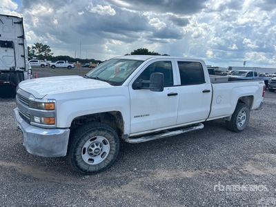 2015 Chevrolet Silverado 2500HD 4x4 Crew Cab Pickup