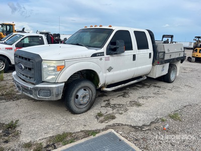 2014 Ford F-350 XL 4x4 Crew Cab Flatbed Truck (Inoperable)