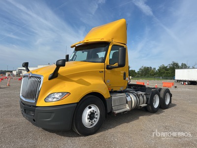 2019 International LT625 6x4 Ciągnik siodłowy T/A z kabiną dzienną