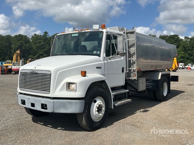 2002 Freightliner FL70 4x2 Wassertank-Lkw