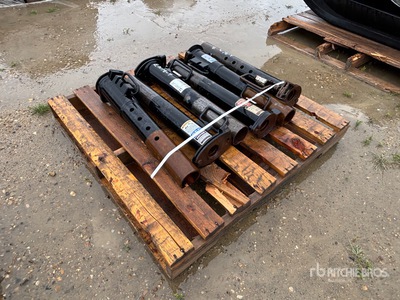 Quantity of (6) Fifth Wheel Posts トラック付属品
