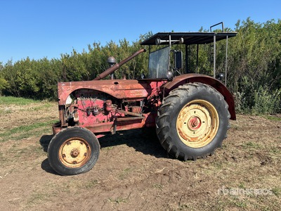 Massey-Harris 55 2WD Wide Front Tracteur de collection