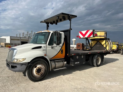 2012 International 4300 4x2 شاحنة مليّن اصطدام