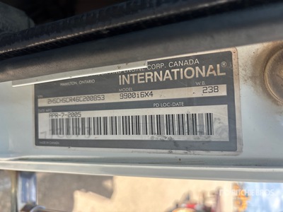 2006 International 9900I 6x4 Tree Trimming Truck