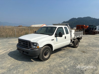 2003 Ford F-250 XL 4x2 Extended Cab Flatbed Truck