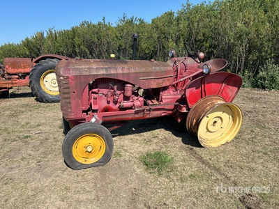 Massey-Harris 44 2WD Wide Front Tracteur de collection