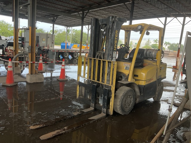 2011 Hyster H80FT 8000 lb Pneumatic Tire Forklift