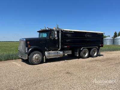 International F9370 Grain Truck