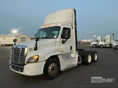 2017 Freightliner Cascadia 125 6x4 T/A Day Cab Truck Tractor