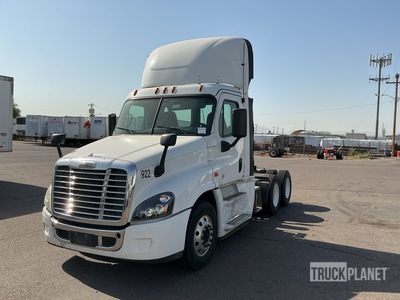 2017 Freightliner Cascadia 6x4 تراكتور شاحنة نهارية (ثنائية المحور)
