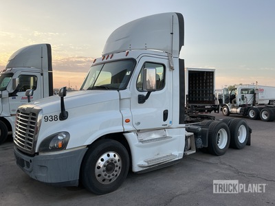 2018 Freightliner Cascadia 6x4 T/A Day Cab Truck Tractor