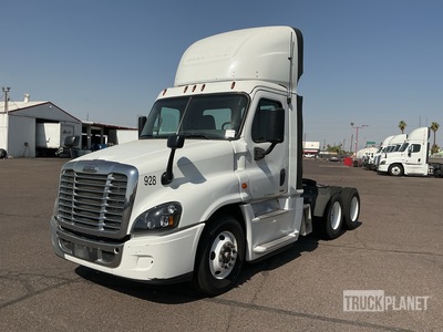 2017 Freightliner Cascadia 6x4 تراكتور شاحنة نهارية (ثنائية المحور)