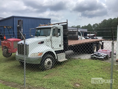 2010 Peterbilt 348 شاحنة مسطحة