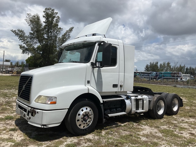 2017 Volvo 6x4 T/A Day Cab Truck Tractor