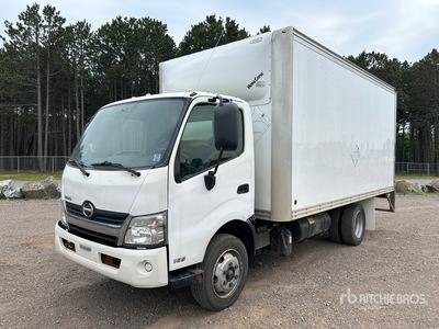 2016 Hino 165 4x2 Autocarro furgonato
