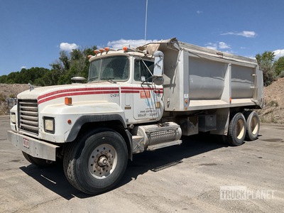 1999 Mack RD688S 6x4 T/A Camión dumper