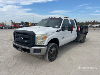 2013 Ford F-350 4x4 Crew Cab Camion à Plateau