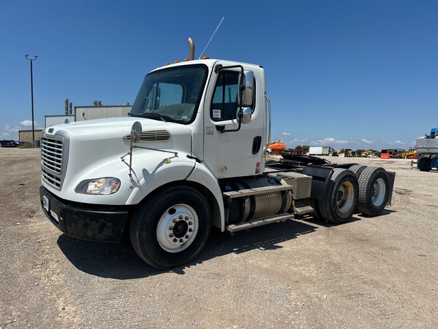 2013 Freightliner M2 112 6x4 T/A Day Cab Truck Tractor 2013 Freightliner M2 112 6x4 T/A Day Cab Truck Tractor
