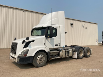 2015 Volvo VNL64T300 6x4 تراكتور شاحنة نهارية (ثنائية المحور)