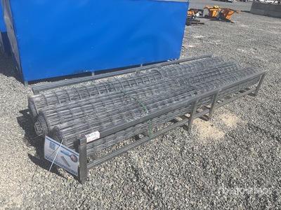 Quantity of (3) 5 ft x 66 ft Galvanized Welded Wire Mesh Clôture