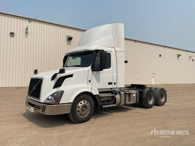 2015 Volvo VNL64T300 6x4 تراكتور شاحنة نهارية (ثنائية المحور)