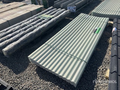 Quantity of (100) clear Polycarbonate Roof Panel 8 ft x 3 ft Varios otros (Unused)