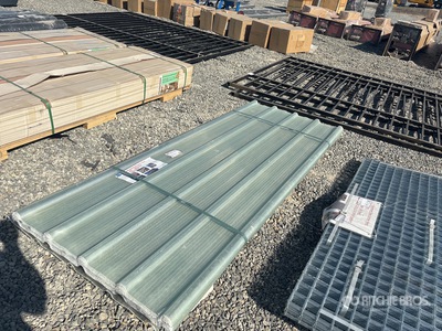 Quantity of (30) Clear Corrugated Polycarbonate Roof Panel 8 ft x 3 ft Varios otros (Unused)